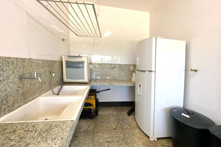 Casa de condomínio à venda com 500m², 5 quartos e 1 vaga Casa de condomínio à venda com 500m², 5 quartos e 1 vagaÁrea de Serviço