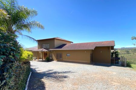 Casa de condomínio à venda com 500m², 5 quartos e 1 vaga Casa de condomínio à venda com 500m², 5 quartos e 1 vagaEntrada