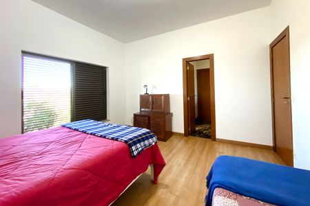Casa de condomínio à venda com 500m², 5 quartos e 1 vaga Casa de condomínio à venda com 500m², 5 quartos e 1 vagaSemisuite 3