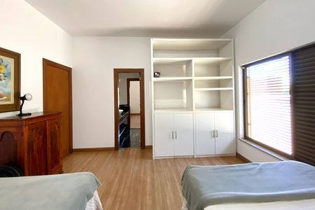 Casa de condomínio à venda com 500m², 5 quartos e 1 vaga Casa de condomínio à venda com 500m², 5 quartos e 1 vagaSemisuite 2