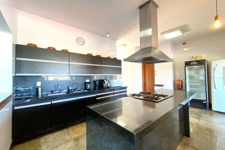Casa de condomínio à venda com 500m², 5 quartos e 1 vaga Casa de condomínio à venda com 500m², 5 quartos e 1 vagaCozinha