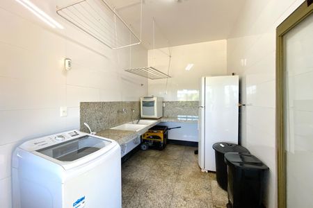 Casa de condomínio à venda com 500m², 5 quartos e 1 vaga Casa de condomínio à venda com 500m², 5 quartos e 1 vagaÁrea de Serviço