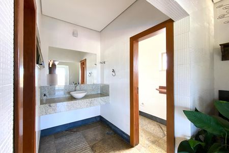 Casa de condomínio à venda com 500m², 5 quartos e 1 vaga Casa de condomínio à venda com 500m², 5 quartos e 1 vagaBanheiro
