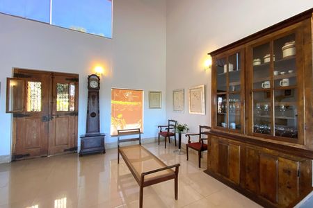 Casa de condomínio à venda com 500m², 5 quartos e 1 vaga Casa de condomínio à venda com 500m², 5 quartos e 1 vagaEntrada