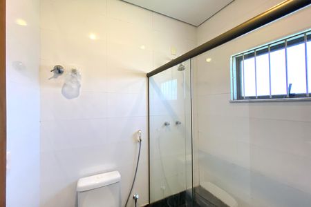 Casa de condomínio à venda com 500m², 5 quartos e 1 vaga Casa de condomínio à venda com 500m², 5 quartos e 1 vagaBanheiro 2 Semisuites
