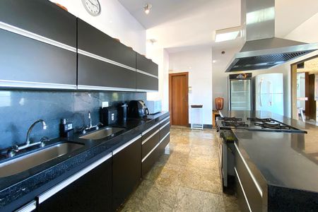 Casa de condomínio à venda com 500m², 5 quartos e 1 vaga Casa de condomínio à venda com 500m², 5 quartos e 1 vagaCozinha