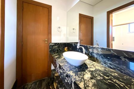 Casa de condomínio à venda com 500m², 5 quartos e 1 vaga Casa de condomínio à venda com 500m², 5 quartos e 1 vagaSemisuite 3