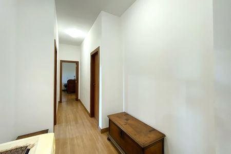 Casa de condomínio à venda com 500m², 5 quartos e 1 vaga Casa de condomínio à venda com 500m², 5 quartos e 1 vagaCorredor