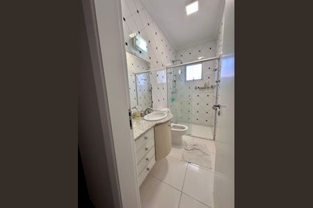 Banheiro de casa à venda com 3 quartos, 314m² em Vila Romero, São Paulo