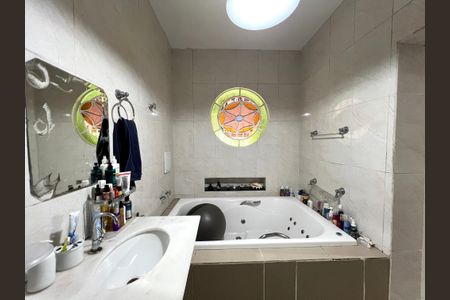 Casa à venda com 360m², 3 quartos e 4 vagas Casa à venda com 360m², 3 quartos e 4 vagasBanheiro da Suíte