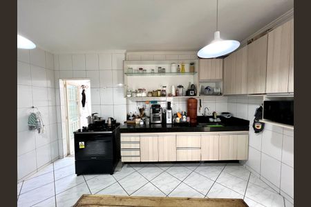Casa à venda com 360m², 3 quartos e 4 vagas Casa à venda com 360m², 3 quartos e 4 vagasCozinha