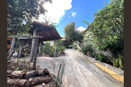 Casa à venda com 360m², 3 quartos e 4 vagas Casa à venda com 360m², 3 quartos e 4 vagasQuintal
