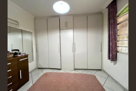 Casa à venda com 360m², 3 quartos e 4 vagas Casa à venda com 360m², 3 quartos e 4 vagasQuarto Suíte