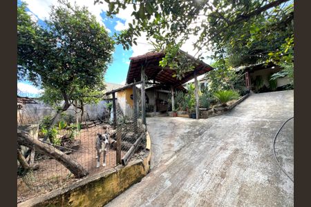 Casa à venda com 360m², 3 quartos e 4 vagas Casa à venda com 360m², 3 quartos e 4 vagasQuintal