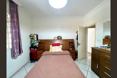 Casa à venda com 360m², 3 quartos e 4 vagas Casa à venda com 360m², 3 quartos e 4 vagasQuarto Suíte
