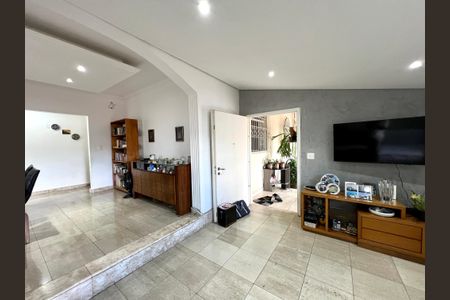Casa à venda com 360m², 3 quartos e 4 vagas Casa à venda com 360m², 3 quartos e 4 vagasSala