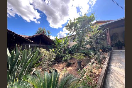Casa à venda com 360m², 3 quartos e 4 vagas Casa à venda com 360m², 3 quartos e 4 vagasQuintal