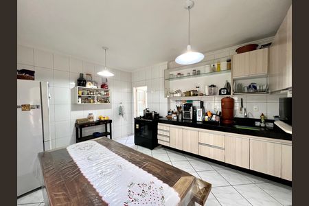 Casa à venda com 360m², 3 quartos e 4 vagas Casa à venda com 360m², 3 quartos e 4 vagasCozinha