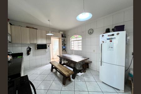 Casa à venda com 360m², 3 quartos e 4 vagas Casa à venda com 360m², 3 quartos e 4 vagasCozinha