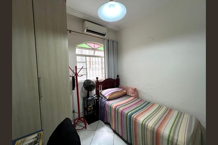 Casa à venda com 360m², 3 quartos e 4 vagas Casa à venda com 360m², 3 quartos e 4 vagasQuarto 2