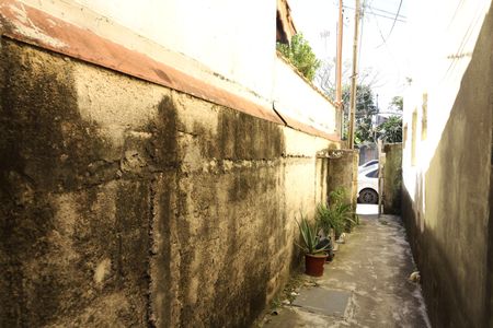 Casa para alugar com 50m², 3 quartos e sem vagaPortão do imóvel