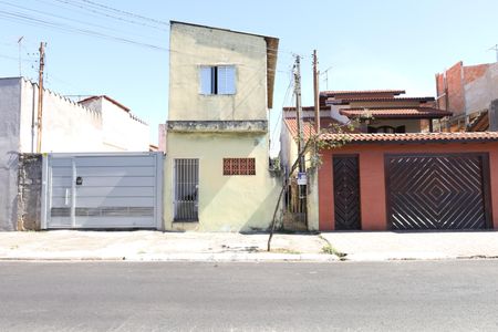 Casa para alugar com 50m², 3 quartos e sem vagaFachada do imóvel - Placa instalada no Portão do imóvel - Código da placa: YWPD-300