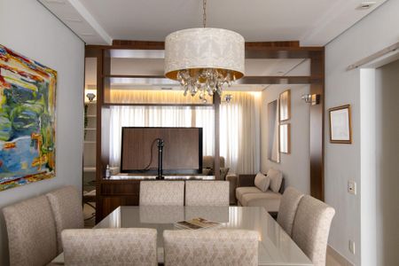 Apartamento à venda com 105m², 2 quartos e 1 vaga Apartamento à venda com 105m², 2 quartos e 1 vagaSala de Jantar