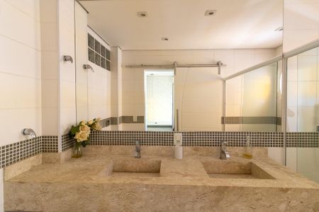 Apartamento à venda com 105m², 2 quartos e 1 vaga Apartamento à venda com 105m², 2 quartos e 1 vagaBanheiro da Suíte