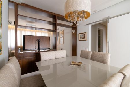 Apartamento à venda com 105m², 2 quartos e 1 vaga Apartamento à venda com 105m², 2 quartos e 1 vagaSala de Jantar