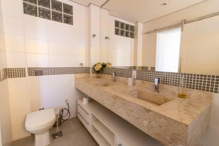 Apartamento à venda com 105m², 2 quartos e 1 vaga Apartamento à venda com 105m², 2 quartos e 1 vagaBanheiro da Suíte
