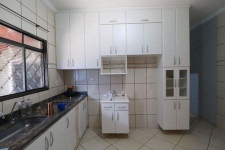 Casa para alugar com 130m², 3 quartos e 3 vagasCozinha 