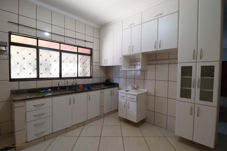 Casa para alugar com 130m², 3 quartos e 3 vagasCozinha 