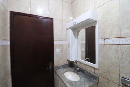 Casa para alugar com 130m², 3 quartos e 3 vagasBanheiro social 