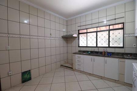 Casa para alugar com 130m², 3 quartos e 3 vagasCozinha 