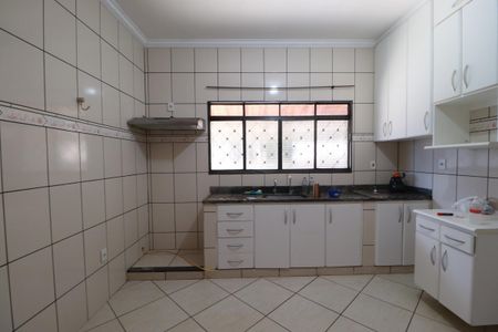 Casa para alugar com 130m², 3 quartos e 3 vagasCozinha 