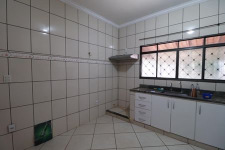Casa para alugar com 130m², 3 quartos e 3 vagasCozinha 