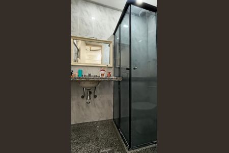 Casa de condomínio à venda com 289m², 3 quartos e 4 vagas Casa de condomínio à venda com 289m², 3 quartos e 4 vagasBanheiro da Suíte 2