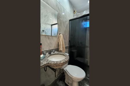 Casa de condomínio à venda com 289m², 3 quartos e 4 vagas Casa de condomínio à venda com 289m², 3 quartos e 4 vagasBanheiro Social