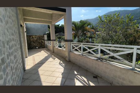 Casa de condomínio à venda com 289m², 3 quartos e 4 vagas Casa de condomínio à venda com 289m², 3 quartos e 4 vagasVaranda da Suíte 1