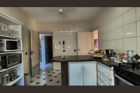 Casa de condomínio à venda com 289m², 3 quartos e 4 vagas Casa de condomínio à venda com 289m², 3 quartos e 4 vagasCozinha