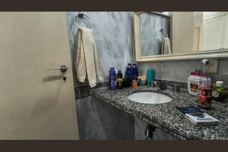 Casa de condomínio à venda com 289m², 3 quartos e 4 vagas Casa de condomínio à venda com 289m², 3 quartos e 4 vagasBanheiro da Suíte 2