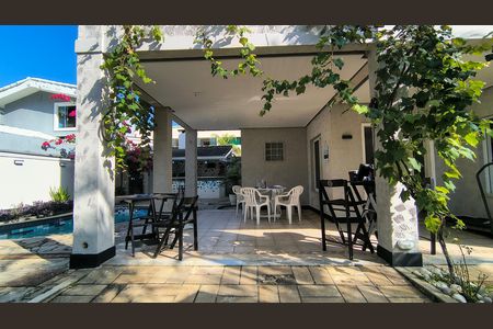 Casa de condomínio à venda com 289m², 3 quartos e 4 vagas Casa de condomínio à venda com 289m², 3 quartos e 4 vagasQuintal