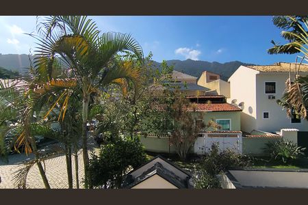 Casa de condomínio à venda com 289m², 3 quartos e 4 vagas Casa de condomínio à venda com 289m², 3 quartos e 4 vagasVaranda da Suíte 1