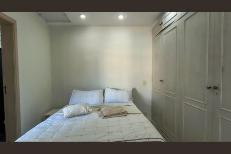 Casa de condomínio à venda com 289m², 3 quartos e 4 vagas Casa de condomínio à venda com 289m², 3 quartos e 4 vagasSuíte 2