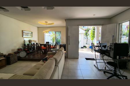 Sala de casa de condomínio à venda com 3 quartos, 289m² em Vargem Pequena, Rio de Janeiro