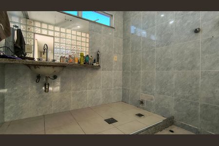 Casa de condomínio à venda com 289m², 3 quartos e 4 vagas Casa de condomínio à venda com 289m², 3 quartos e 4 vagasBanheiro da Suíte 1