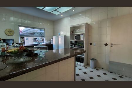 Casa de condomínio à venda com 289m², 3 quartos e 4 vagas Casa de condomínio à venda com 289m², 3 quartos e 4 vagasCozinha
