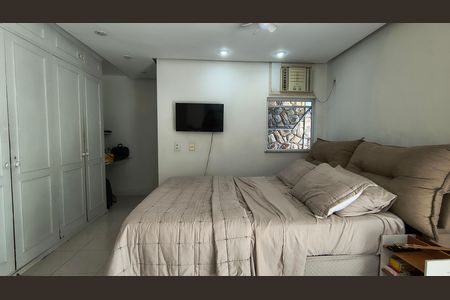 Casa de condomínio à venda com 289m², 3 quartos e 4 vagas Casa de condomínio à venda com 289m², 3 quartos e 4 vagasSuíte 1