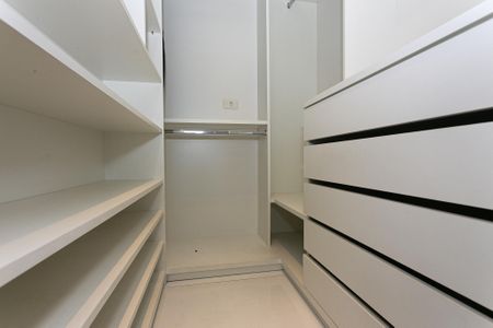 Apartamento para alugar com 95m², 3 quartos e 2 vagas Apartamento para alugar com 95m², 3 quartos e 2 vagasCloset da Suíte