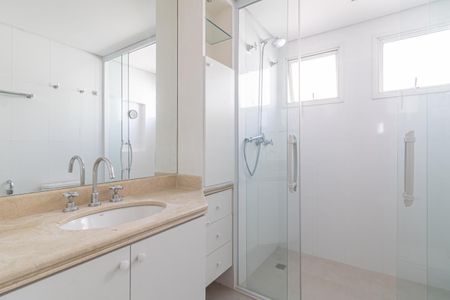 Apartamento para alugar com 173m², 3 quartos e 3 vagasBaneheiro da Suíte 1